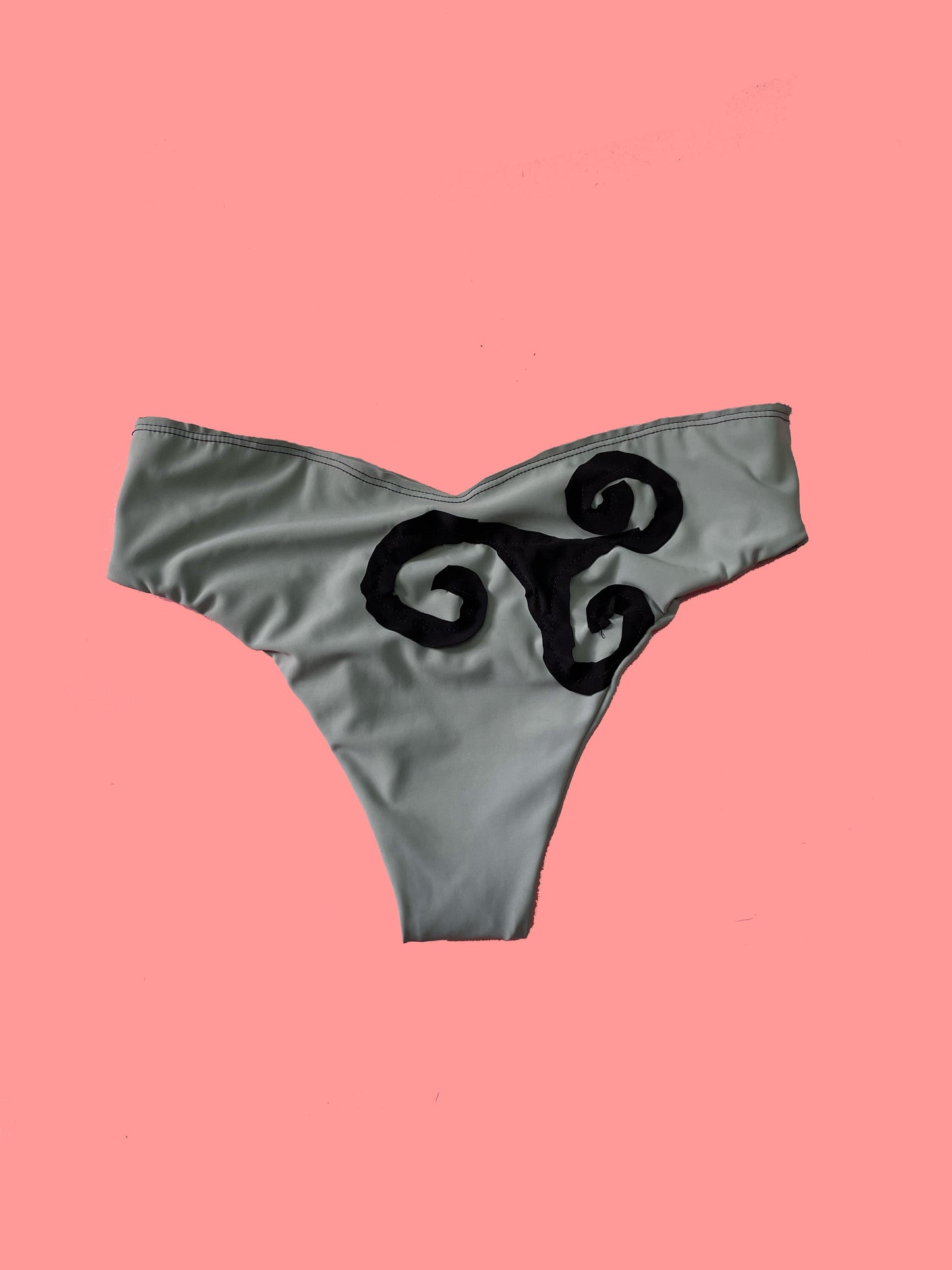 Triskele bottoms